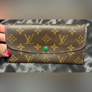 Louis Vuitton green Emilie wallet